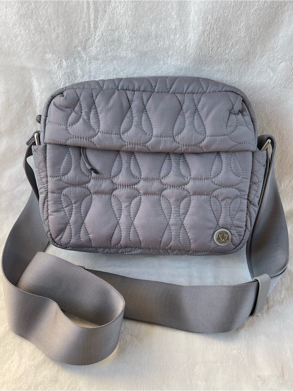 Lululemon Quilted Embrace Crossbody Shoulder bag Athleisure Active Clean Girl - Picture 3 of 12